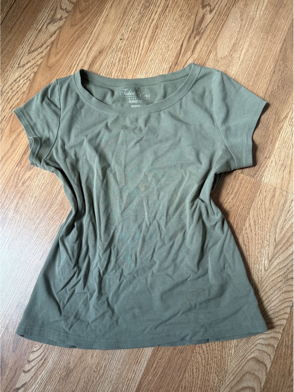 faded glory stretch perfect fit medium t-shirt